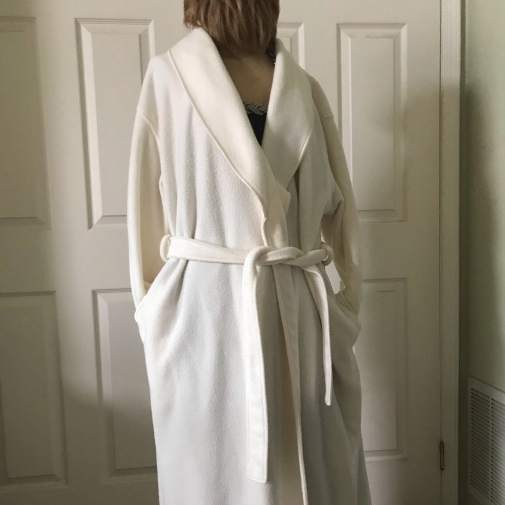 Cherokee Robe - Picture 3 of 3